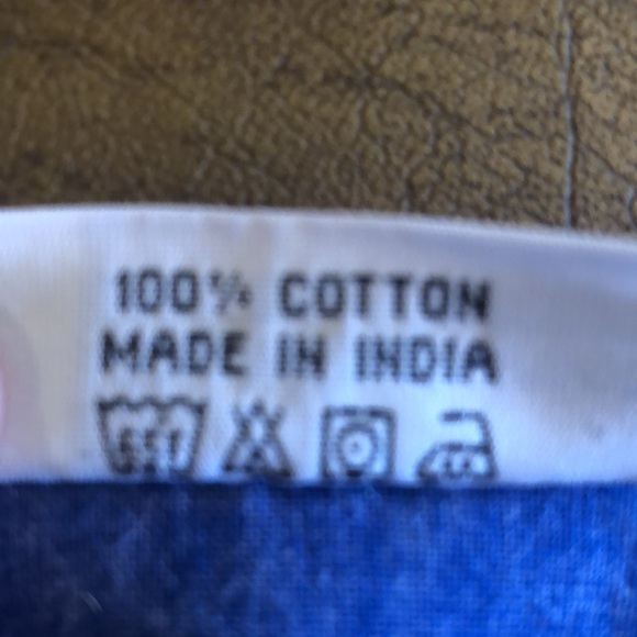 Pomegranate Paisley Square Tablecloth with Four Matching Napkins - Picture 6 of 8